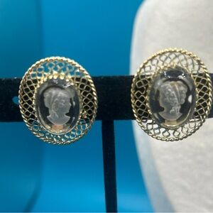 Vintage whiting & Davis intaglio glass cameo clip earrings Goldtone filigree